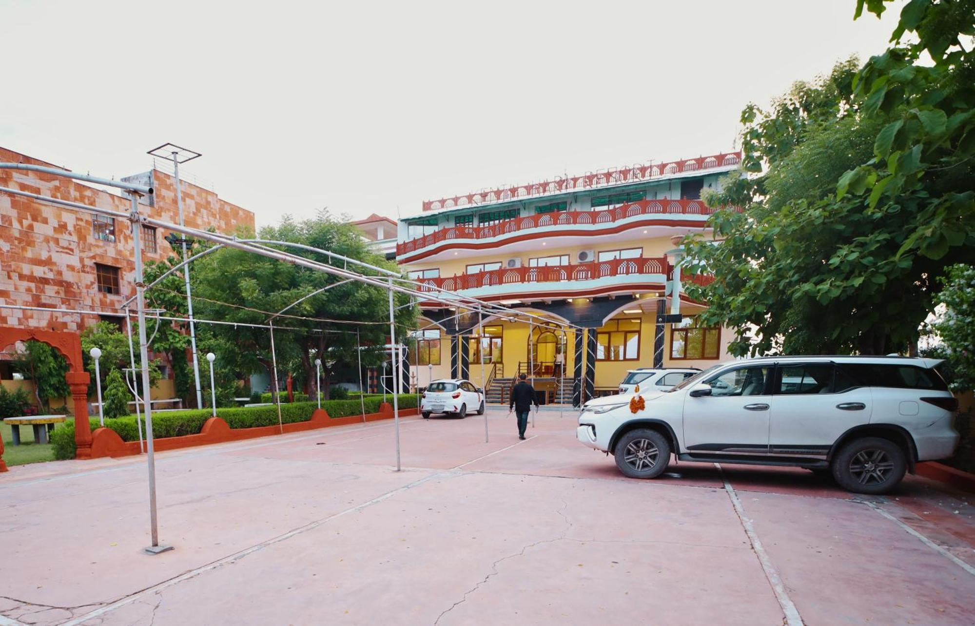Kenth Hari Resort Dhaulpur By Shrigo Hotels Exterior foto